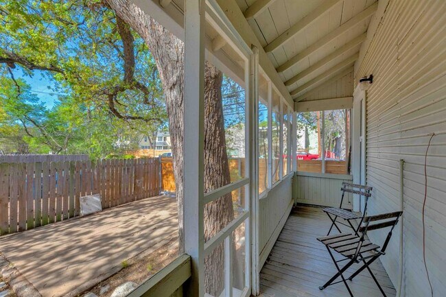 Building Photo - 615 W 33rd St