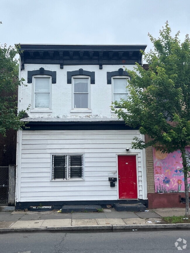 Building Photo - "Charming 1-Bedroom Retreat on North Clint...