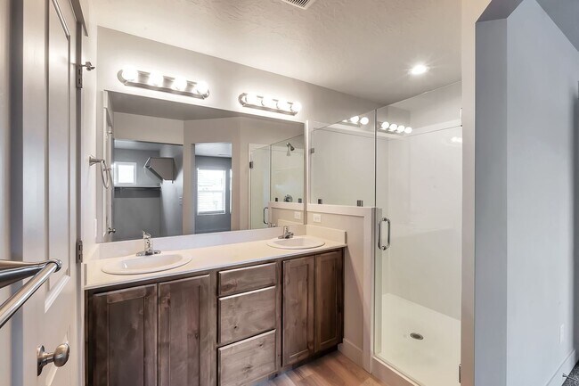 Building Photo - Join this growing Mapleton Village Community.