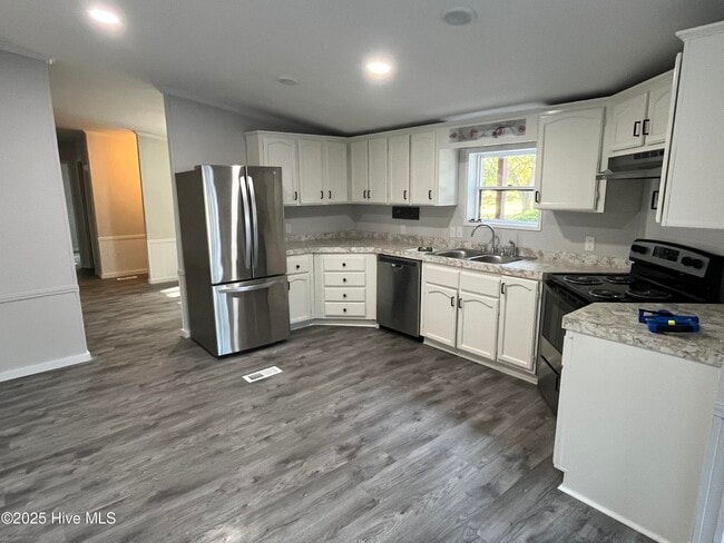Building Photo - 202 Susans Dr