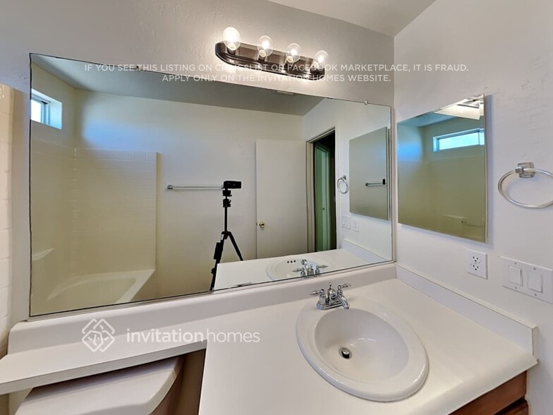 Building Photo - 2812 S 100th Dr