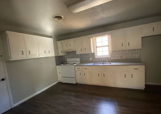 Building Photo - 3676 MS-178