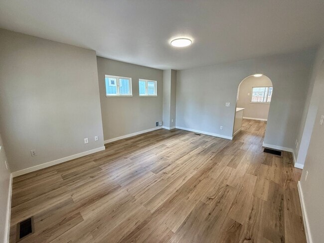 Building Photo - Charming Renovated Cottage with Spacious Y...