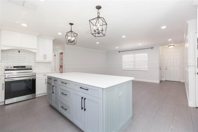 Building Photo - 2307 Lincoln Ct