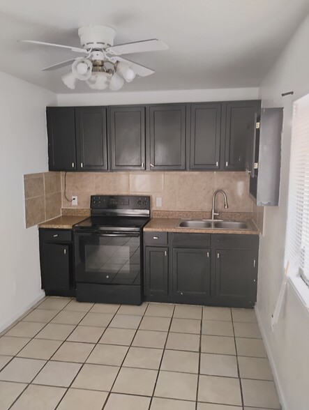 Building Photo - 3233 W Melvin St