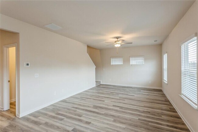 Building Photo - 628 Mackenzie Cv