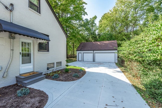 Building Photo - 6430 Olde York Rd