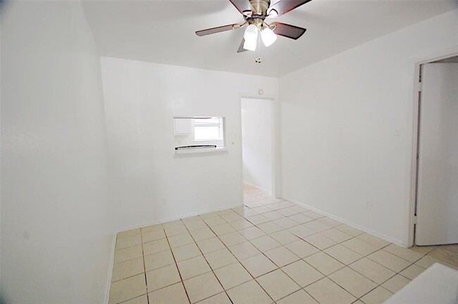 Building Photo - 5704 Edgemoor Dr