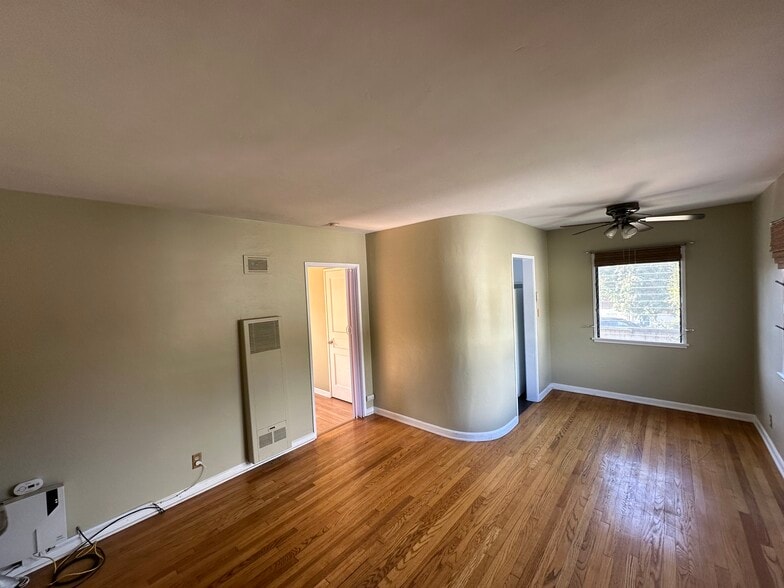 Primary Photo - 1218 Bay St