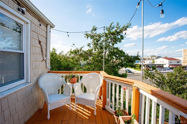 Building Photo - 274 W Walnut St