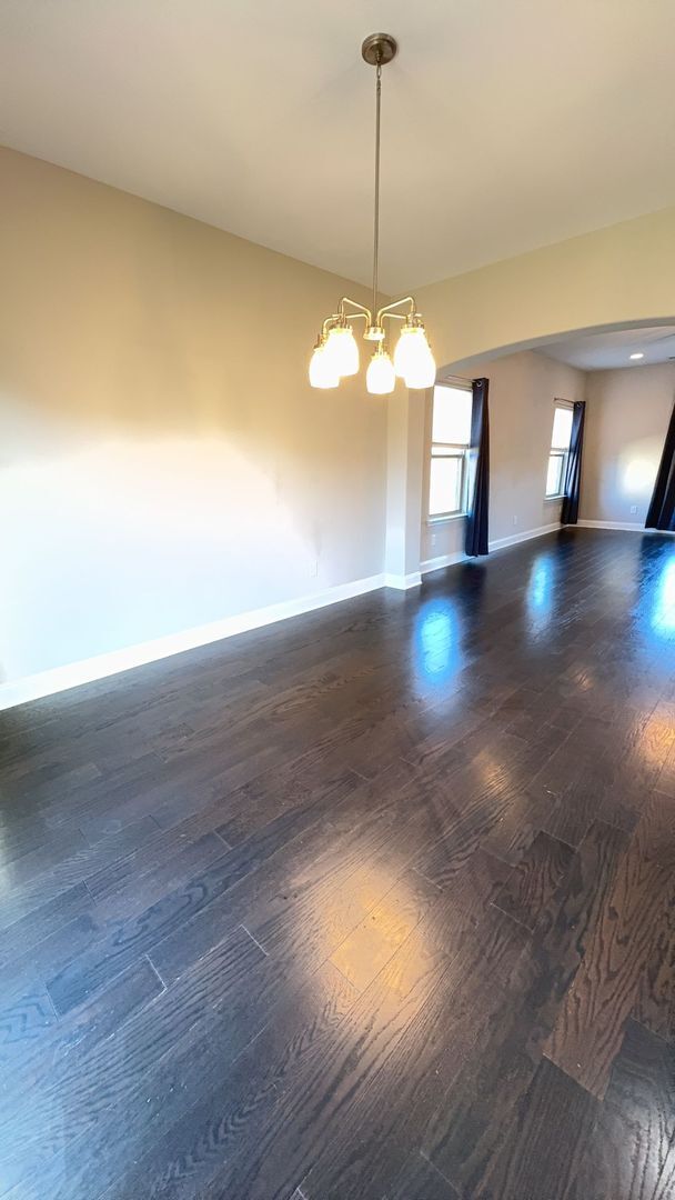 Building Photo - AVAILABLE NOW!! Beautiful 4 bd in Cambridg...