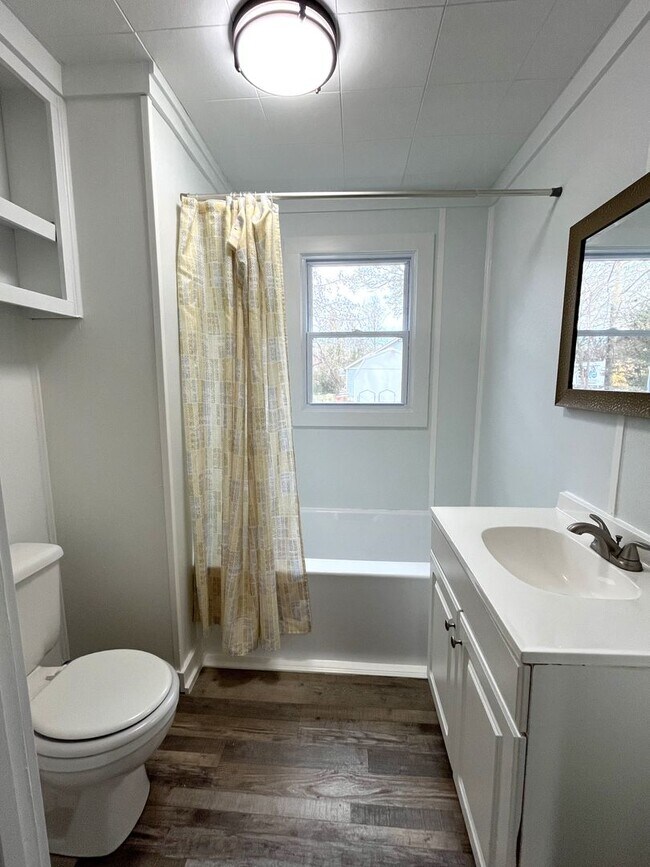 Building Photo - Great 2 Bed 1 Bath Home near MTSU!