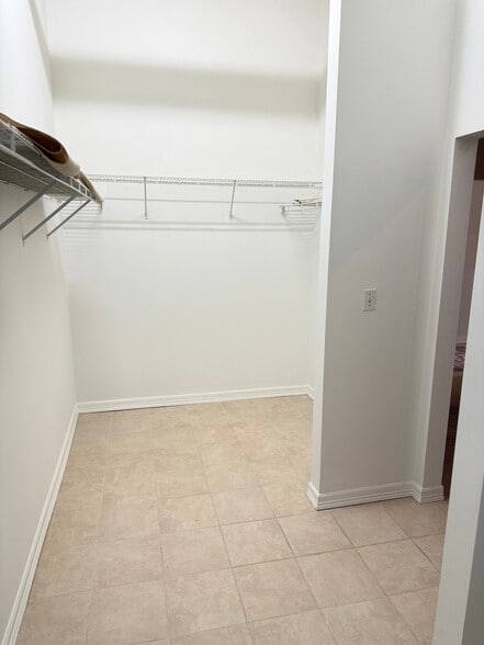 Claset - 705 Main St