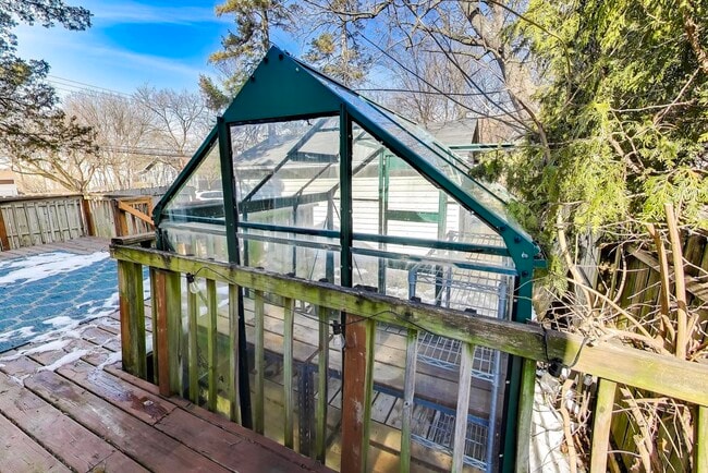 Building Photo - 440 W Main St