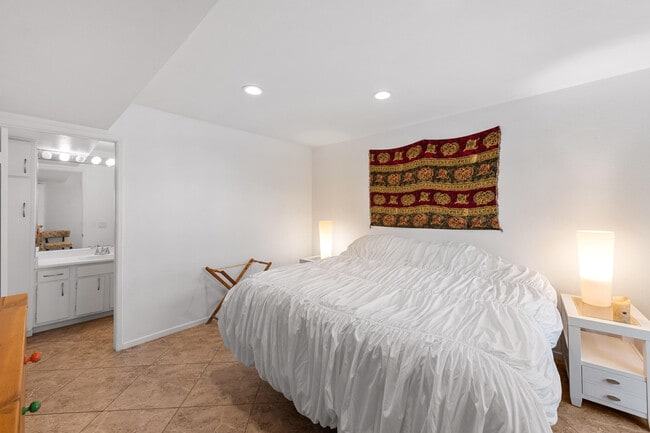 Building Photo - 351 N Hermosa Dr