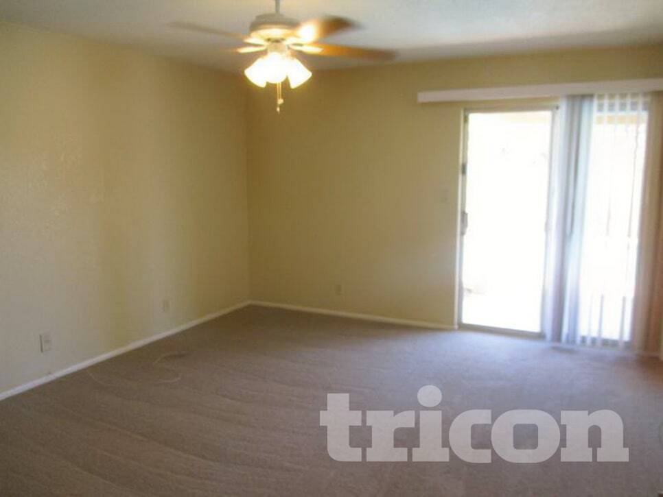 Building Photo - 4323 W Poinsettia Dr