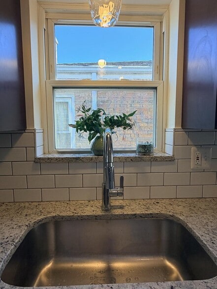 Building Photo - 6304 W Diversey Ave