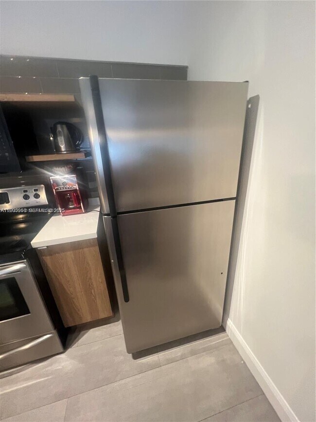 Building Photo - 920 SW 9th St