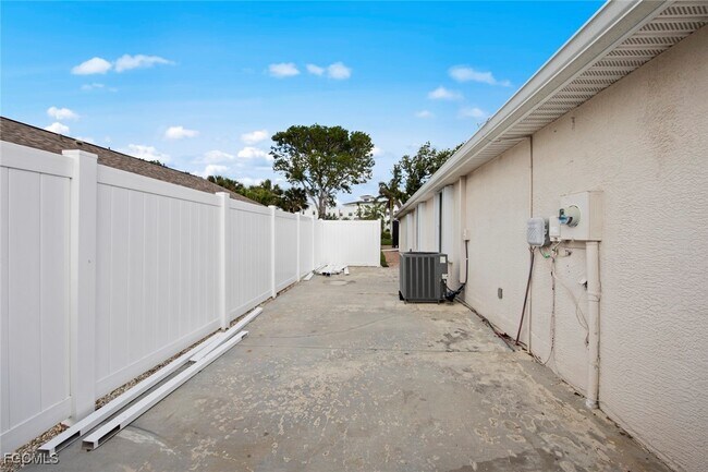 Building Photo - 15817 Beachcomber Ave