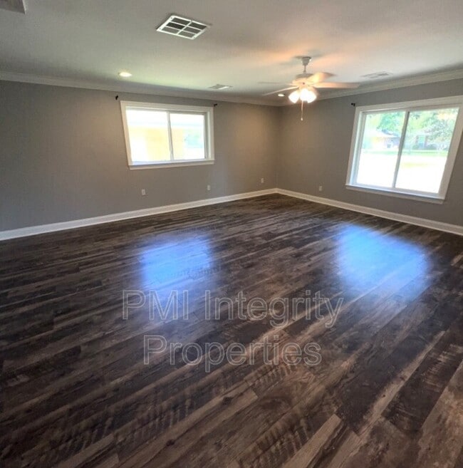 Building Photo - 7993 Greenlea Dr