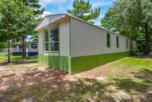 Building Photo - Be part of this cozy community at Roy Harris Loop