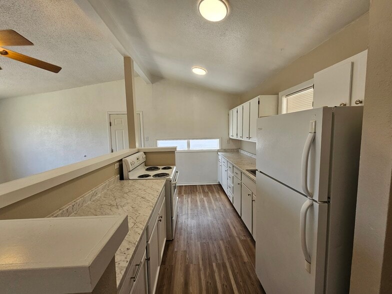 Building Photo - 1006 S Plains Park Dr