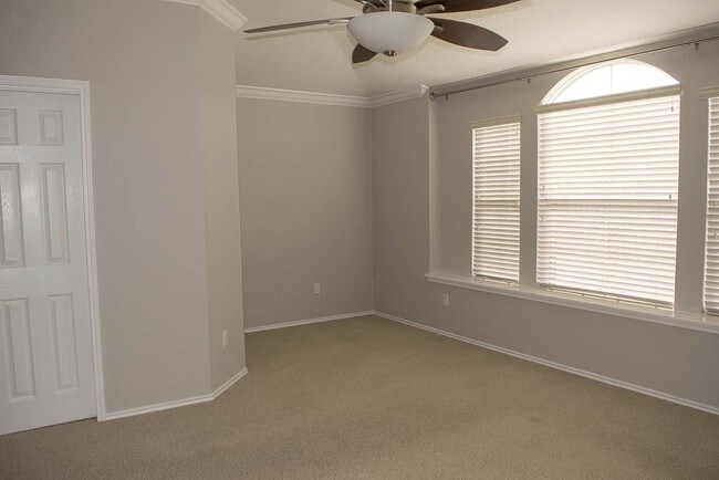 Building Photo - 1708 Darjeeling Dr