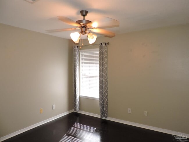 Building Photo - 147 Creekview Dr