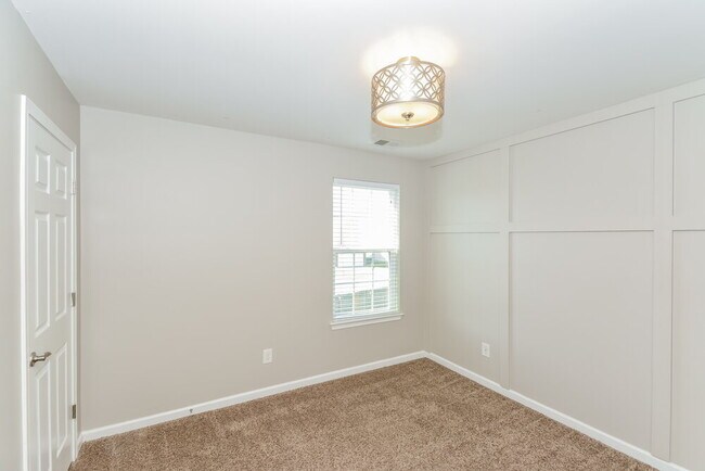 Building Photo - 2016 Kingston Pl