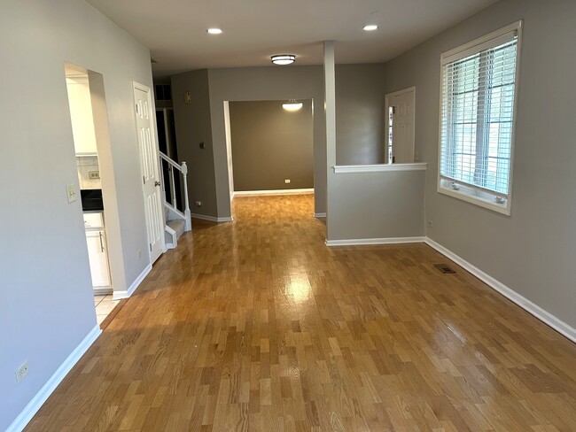 Building Photo - 1227 S Parkside Dr