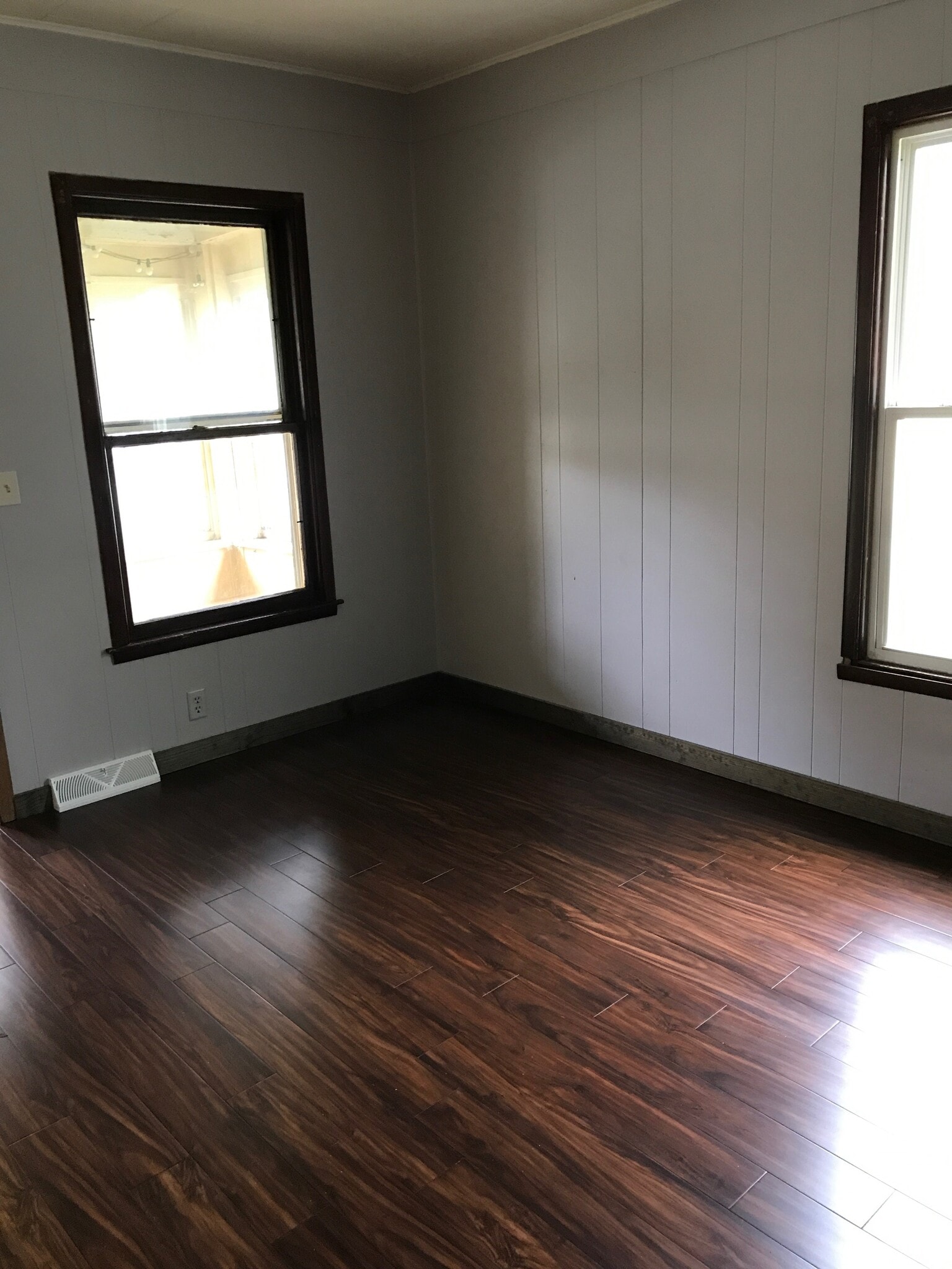 Building Photo - 521 4th Ave NW