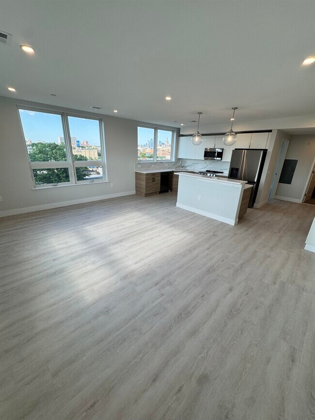 Building Photo - 40 Center St