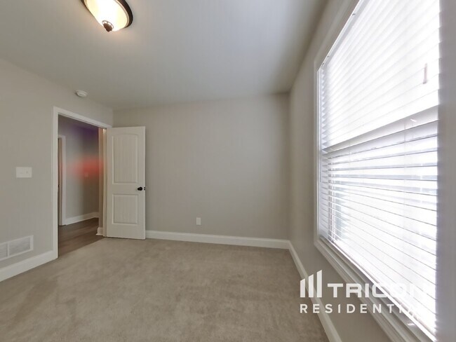 Building Photo - 8978 Western Pines Dr