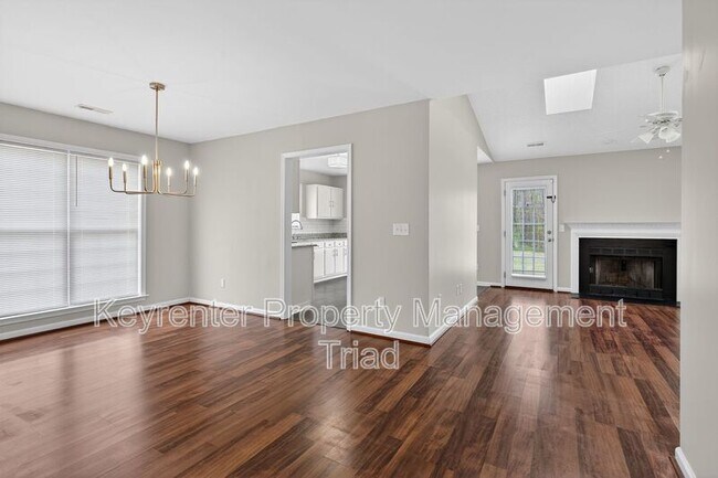 Building Photo - 701 Ashcroft Rd