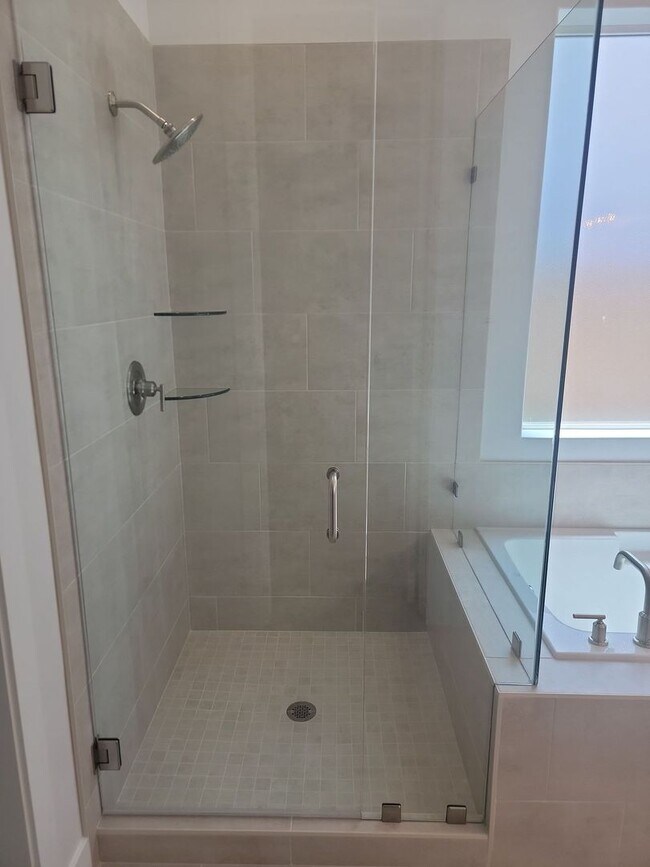 Building Photo - Brand New Stylish 3 Bedroom Home!