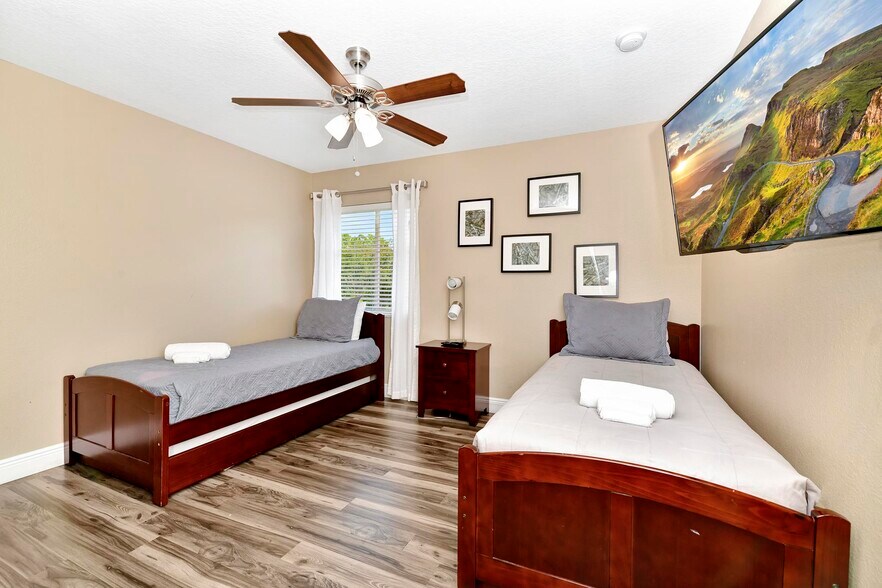 Building Photo - 118 Higher Combe Dr