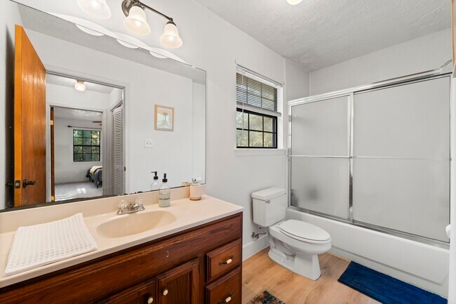 Building Photo - 8623 Miller Rd