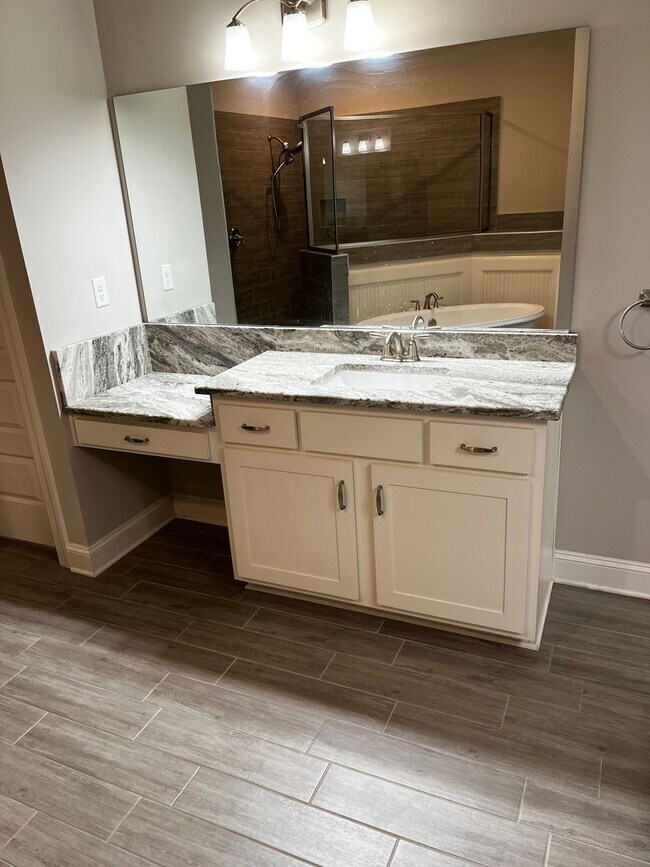 Building Photo - Custom Built home in a quiet subdivision