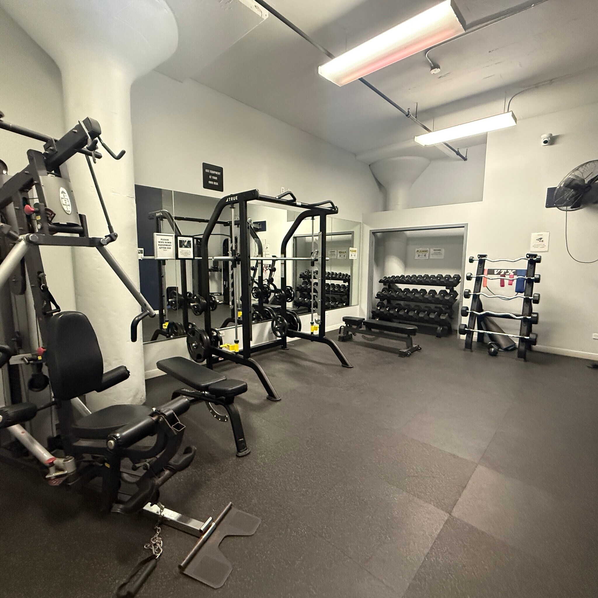 Building Photo - 1224 W Van Buren St