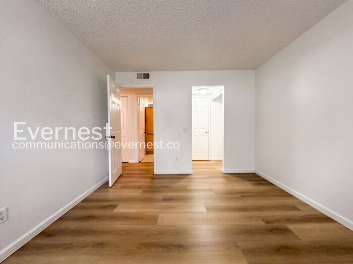 Building Photo - 6470 S Dayton St