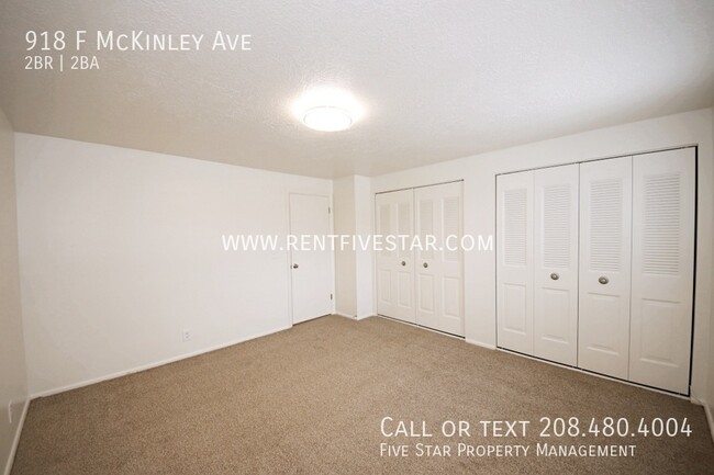 Building Photo - Spacious McKinley Townhome Available! Visi...