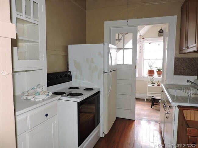 Building Photo - 1800 Fillmore St