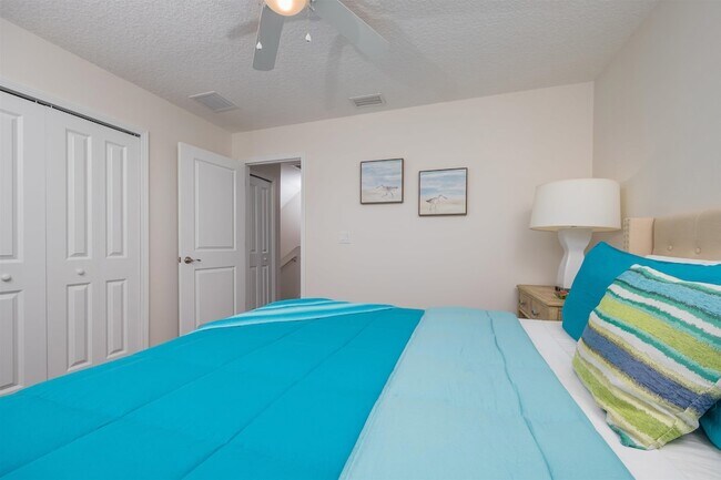 Building Photo - 6832 Middleton Ave