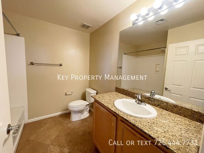 Building Photo - 2 BEDROOM HIGHLY UPGRADED PARK AVENUE CONDO!