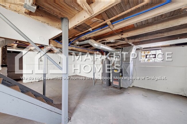 Building Photo - 7906 Dorver Ave