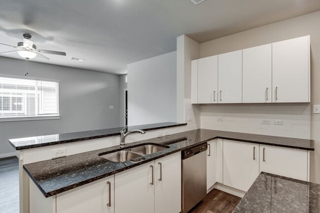 Building Photo - OFFERING $250.00 PER MONTH RENT CONCESSION OFF YOUR 1ST 4 MONTHS RENT!