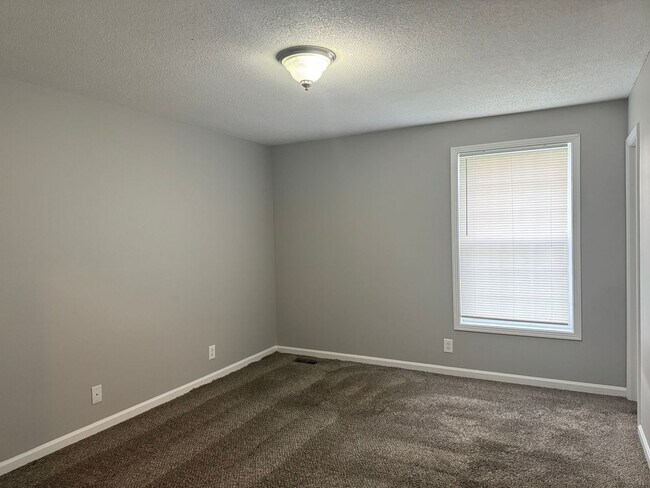 Building Photo - 104 Cornelia Ct