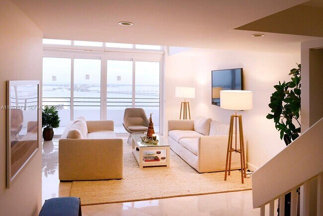 Building Photo - 151 SE 15th Rd