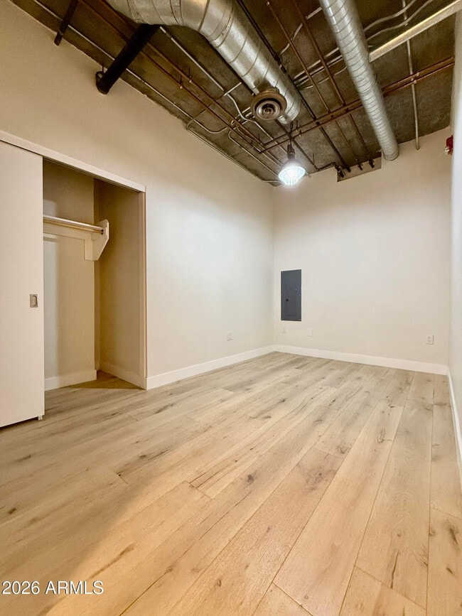 Building Photo - 21 E 6th St