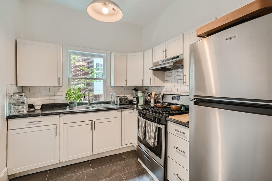 Building Photo - 1221 Euclid Ave NE